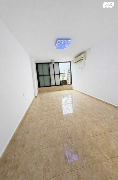 צביה לובטקין 14