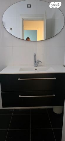 דירה, יצחק שדה, שיכון עובדים, טבריה