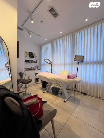 משרדים, שדרות ירושלים, קרית מוצקין