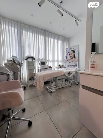 משרדים, שדרות ירושלים, קרית מוצקין