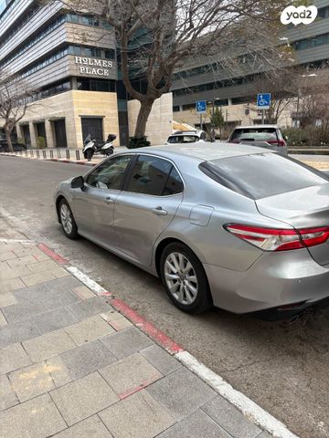 טויוטה קאמרי