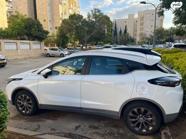 מודעת רכב ג׳ילי Geometry C