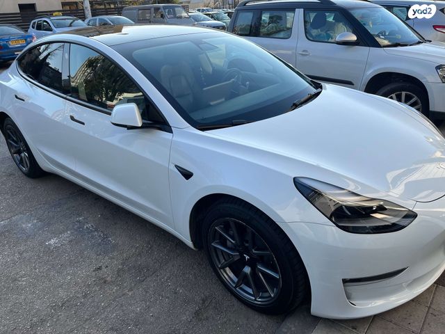 מודעת רכב טסלה מודל 3