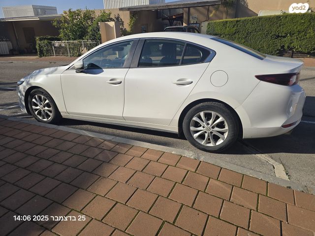 מודעת רכב מאזדה 3