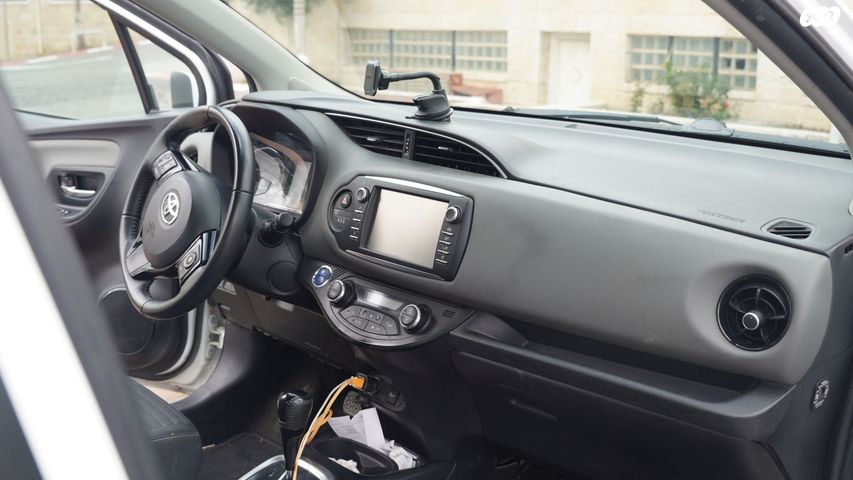 טויוטה יאריס