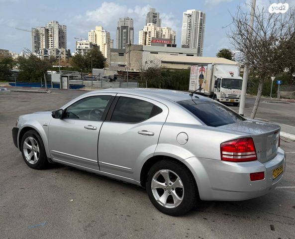 מודעת רכב דודג' אוונג'ר