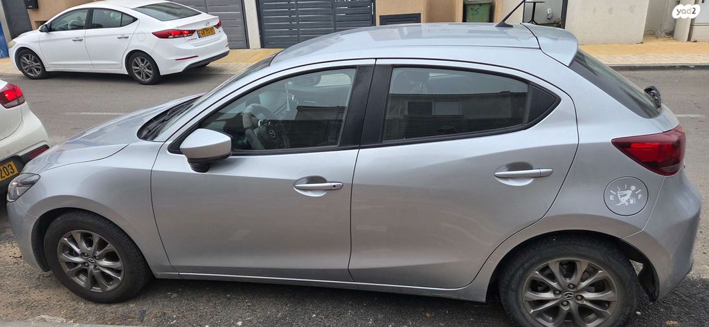 מודעת רכב מאזדה 2