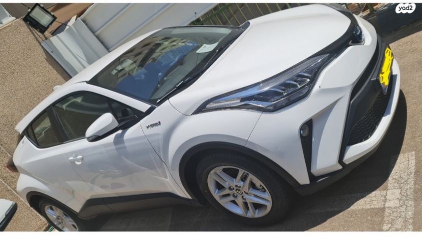 מודעת רכב טויוטה C-HR