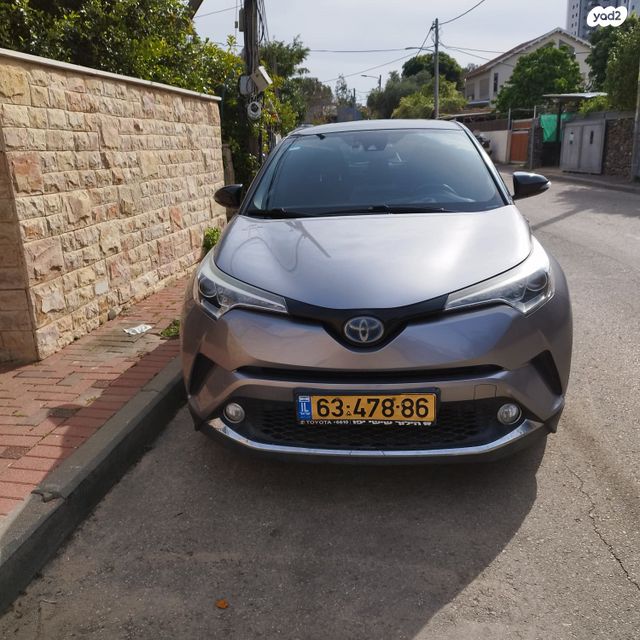 מודעת רכב טויוטה C-HR