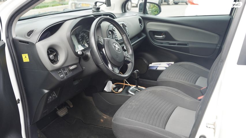 טויוטה יאריס