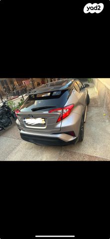 מודעת רכב טויוטה C-HR