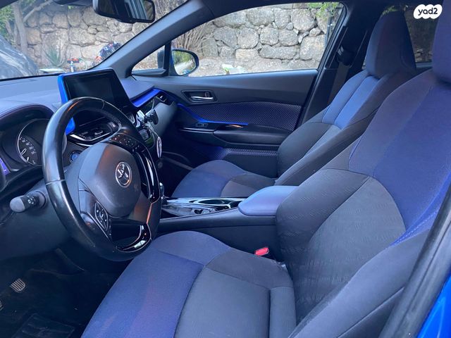 מודעת רכב טויוטה C-HR
