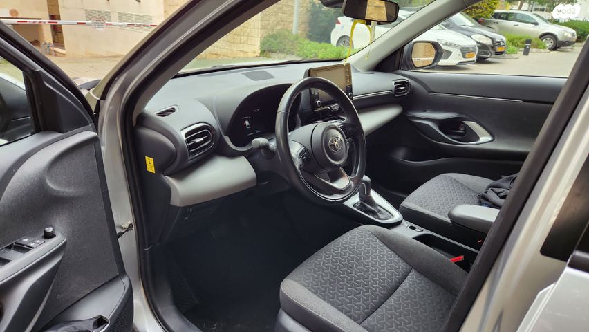 טויוטה יאריס קרוס