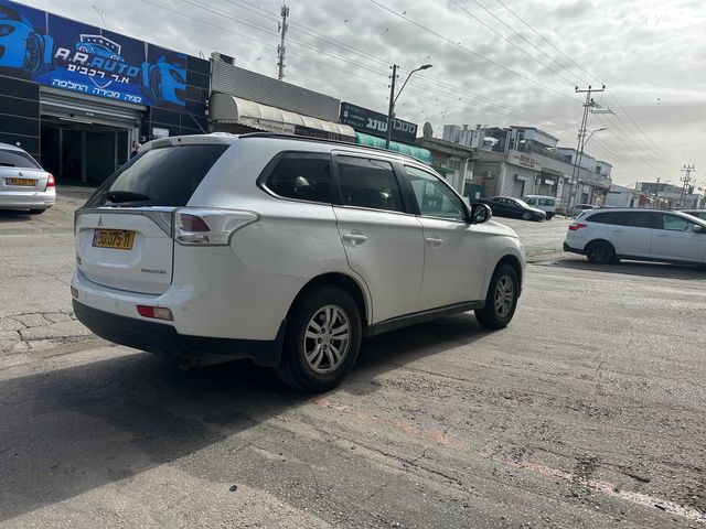 מיצובישי אאוטלנדר