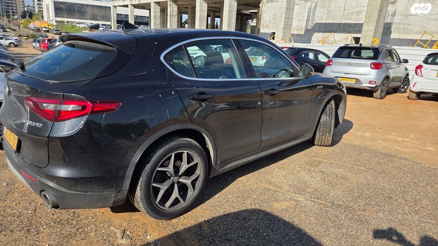 אלפא רומיאו סטלביו