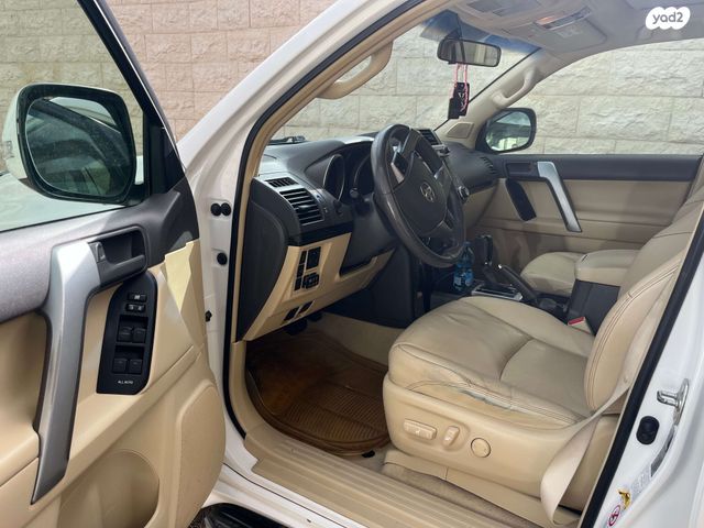 טויוטה לנד קרוזר