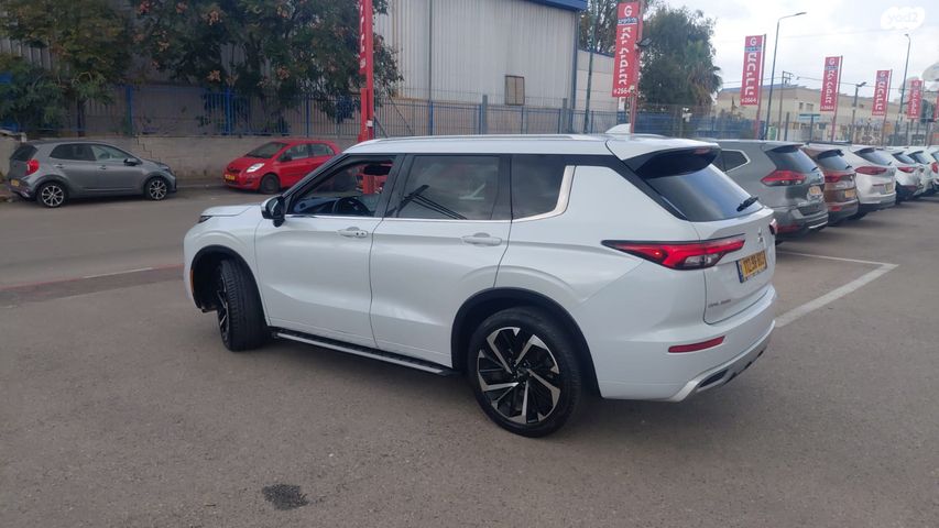 מיצובישי אאוטלנדר