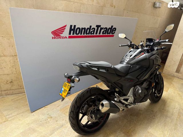 הונדה NC750X DCT