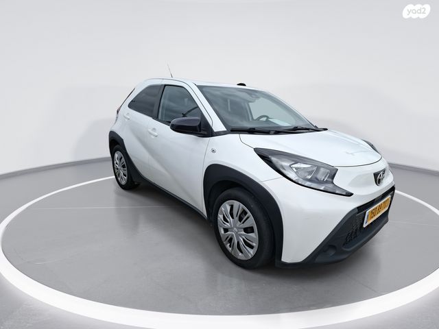 טויוטה אייגו X