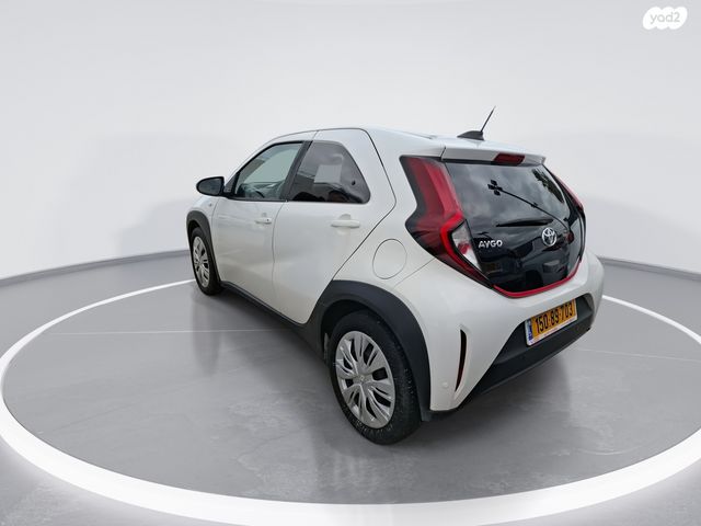 טויוטה אייגו X