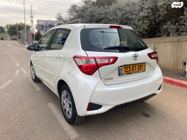 טויוטה יאריס
