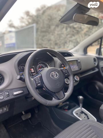 טויוטה יאריס