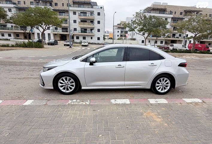 טויוטה קורולה