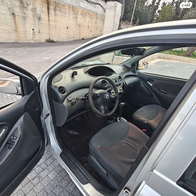 טויוטה יאריס