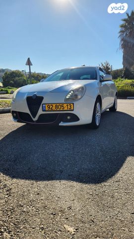 מודעת רכב אלפא רומיאו ג'ולייטה