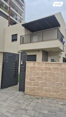 לובה אליאב 25