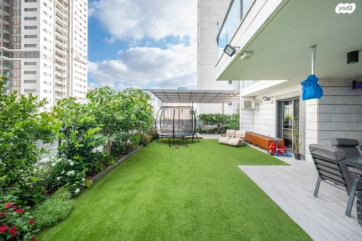 דירת גן, מלחמת ששת הימים 4, מרכז העיר, חדרה