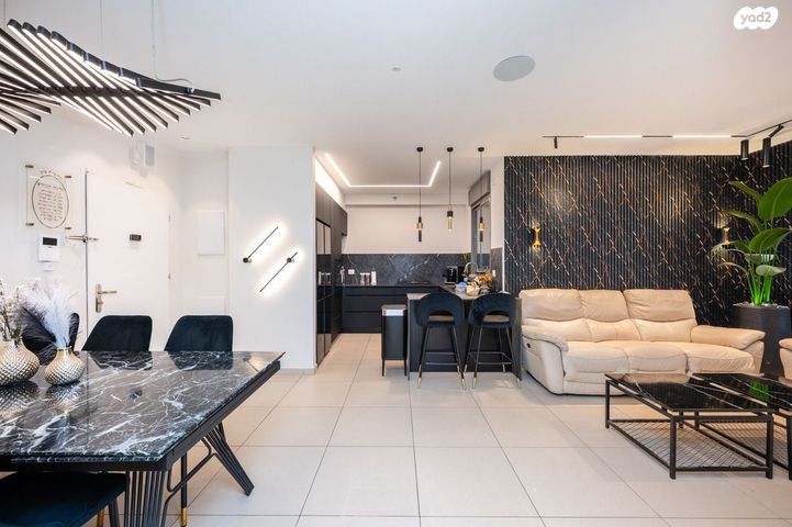 דירת גן, מלחמת ששת הימים 4, מרכז העיר, חדרה