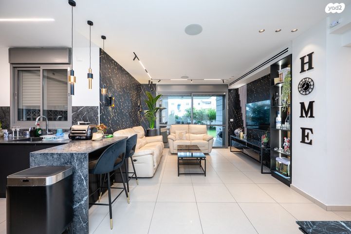 דירת גן, מלחמת ששת הימים 4, מרכז העיר, חדרה