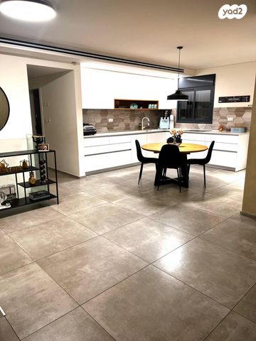 דירת גן, משעול הבדולח 10, בן גוריון, חולון