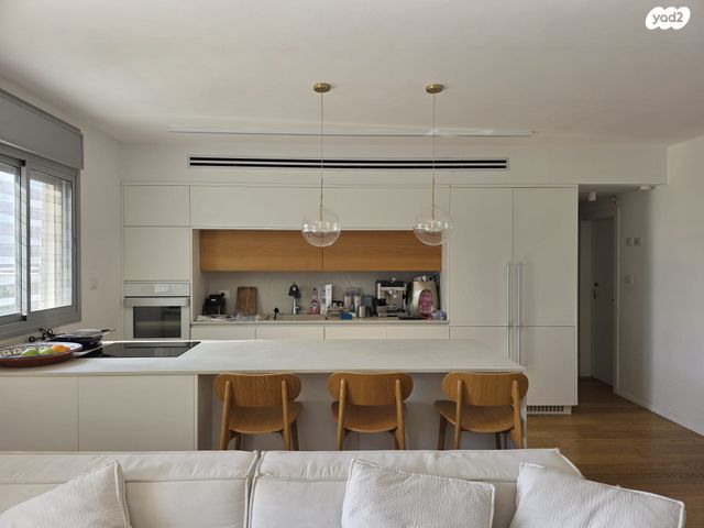 אורנה פורת 25