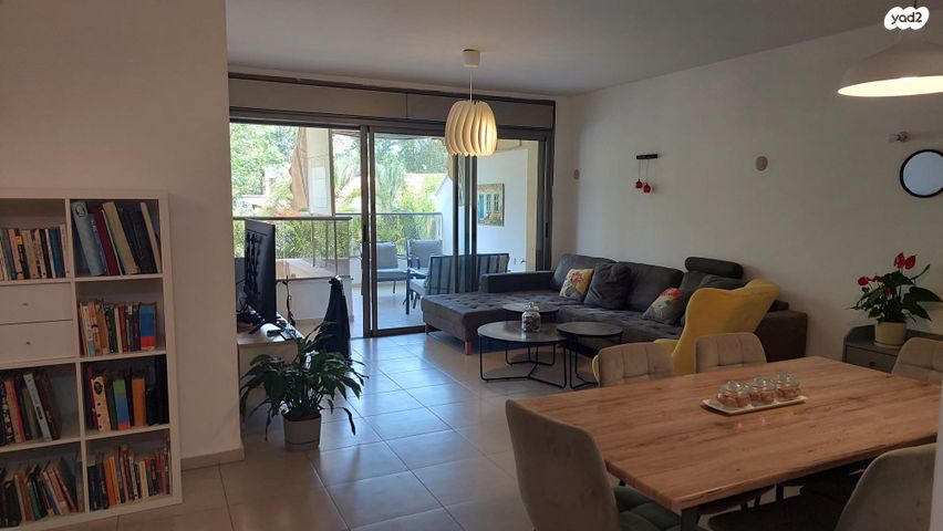 דבורה ברטונוב 7