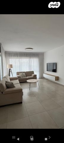 אברהם מחרז 18