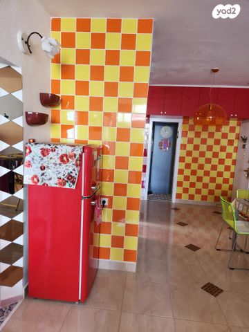 דירה, בית וגן 14, לב העיר, בת ים