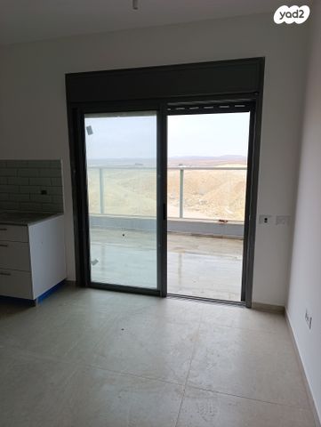 דירה, הנבל 3, השחר, דימונה