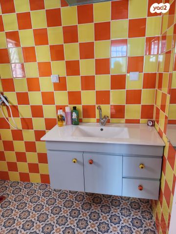 דירה, בית וגן 14, לב העיר, בת ים