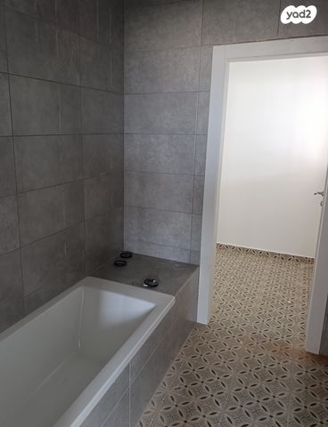 דירה, הנבל 3, השחר, דימונה