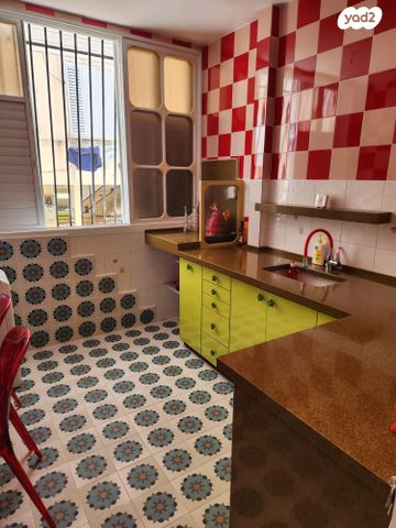 דירה, בית וגן 14, לב העיר, בת ים