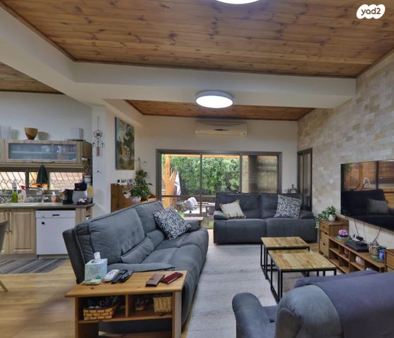 דירת גן, הזית 19, מרכז העיר, סביניה, הוותיקה, קרית ביאליק