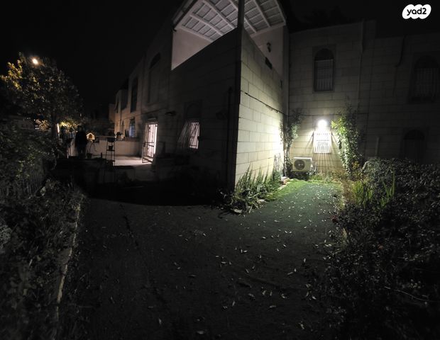 דירת גן, הגיתית 9, כלי שיר, מעלה אדומים