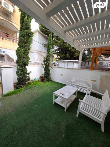 דירת גן, שירת גאולים 6, נווה ישראל, הרצליה