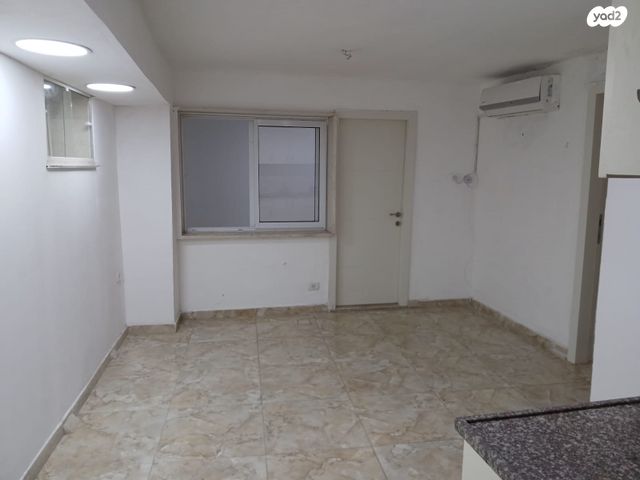 אורי בר און 8