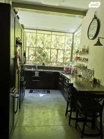 דו משפחתי, מקור חיים 16, מקור חיים, ירושלים