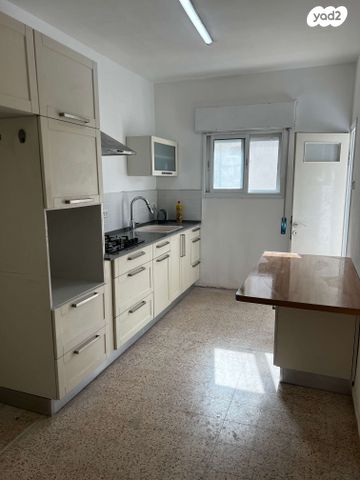 דירה, שדרות רוטשילד 35, רח' הנשיא צפון, חדרה