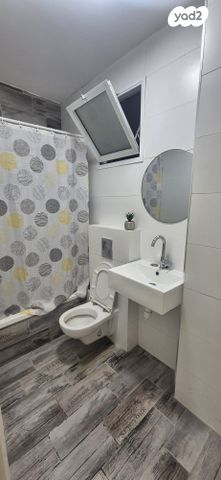 יחידת דיור, ד"ר ברויאר 13, הפועל המזרחי ה', שיכון ה', בני ברק