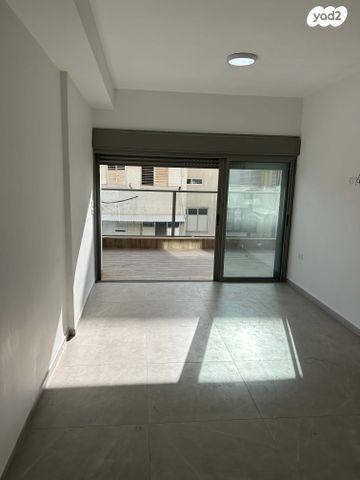 דירה, שפינוזה 25, אברמוביץ', ראשון לציון